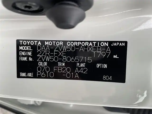 トヨタ プリウス Sセーフティプラス 佐賀県 2017(平29)年 2.8万km ホワイトパールクリスタルシャイン 純正SDナビゲーション/・フルセグTV/CD/DVD/SD/USB/Bluetooth/バックカメラ/前方ドライブレコーダー/ビルトインETC/インテリジェントパーキングアシスト/ヘッドアップディスプレイ/ISOFIX対応/革巻きステアリング/ステアリングリモコン/純正15インチアルミホイール(ホイールキャップ装着タイプ)/純正LEDヘッドライト/・オートマチックハイビーム/純正LEDフォグランプ/純正ドアバイザ―/取扱説明書/スペアキー１本/トヨタセーフティセンス/・レーダークルーズコントロール/・レーンディパーチャーアラート/・クリアランスソナー/・プリクラッシュセーフティ/・ふらつき警報