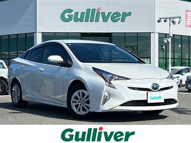 トヨタ プリウス Sセーフティプラス 佐賀県 2017(平29)年 2.8万km ホワイトパールクリスタルシャイン 純正SDナビゲーション/・フルセグTV/CD/DVD/SD/USB/Bluetooth/バックカメラ/前方ドライブレコーダー/ビルトインETC/インテリジェントパーキングアシスト/ヘッドアップディスプレイ/ISOFIX対応/革巻きステアリング/ステアリングリモコン/純正15インチアルミホイール(ホイールキャップ装着タイプ)/純正LEDヘッドライト/・オートマチックハイビーム/純正LEDフォグランプ/純正ドアバイザ―/取扱説明書/スペアキー１本/トヨタセーフティセンス/・レーダークルーズコントロール/・レーンディパーチャーアラート/・クリアランスソナー/・プリクラッシュセーフティ/・ふらつき警報