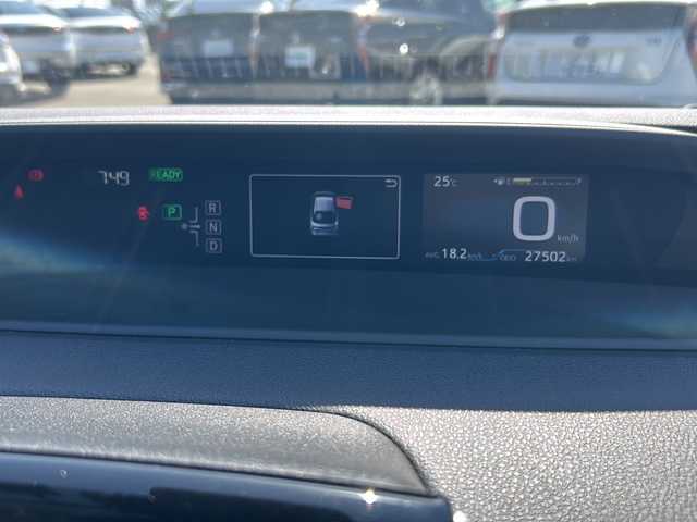 トヨタ プリウス Sセーフティプラス 佐賀県 2017(平29)年 2.8万km ホワイトパールクリスタルシャイン 純正SDナビゲーション/・フルセグTV/CD/DVD/SD/USB/Bluetooth/バックカメラ/前方ドライブレコーダー/ビルトインETC/インテリジェントパーキングアシスト/ヘッドアップディスプレイ/ISOFIX対応/革巻きステアリング/ステアリングリモコン/純正15インチアルミホイール(ホイールキャップ装着タイプ)/純正LEDヘッドライト/・オートマチックハイビーム/純正LEDフォグランプ/純正ドアバイザ―/取扱説明書/スペアキー１本/トヨタセーフティセンス/・レーダークルーズコントロール/・レーンディパーチャーアラート/・クリアランスソナー/・プリクラッシュセーフティ/・ふらつき警報