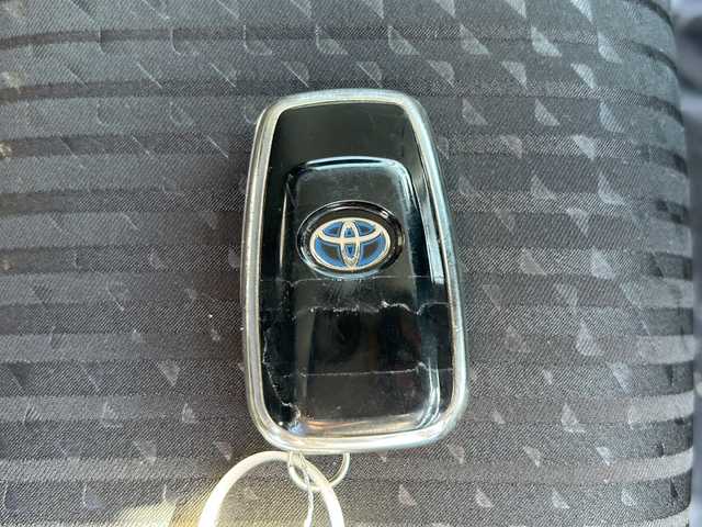 トヨタ プリウス Sセーフティプラス 佐賀県 2017(平29)年 2.8万km ホワイトパールクリスタルシャイン 純正SDナビゲーション/・フルセグTV/CD/DVD/SD/USB/Bluetooth/バックカメラ/前方ドライブレコーダー/ビルトインETC/インテリジェントパーキングアシスト/ヘッドアップディスプレイ/ISOFIX対応/革巻きステアリング/ステアリングリモコン/純正15インチアルミホイール(ホイールキャップ装着タイプ)/純正LEDヘッドライト/・オートマチックハイビーム/純正LEDフォグランプ/純正ドアバイザ―/取扱説明書/スペアキー１本/トヨタセーフティセンス/・レーダークルーズコントロール/・レーンディパーチャーアラート/・クリアランスソナー/・プリクラッシュセーフティ/・ふらつき警報