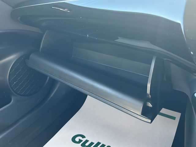 トヨタ プリウス Sセーフティプラス 佐賀県 2017(平29)年 2.8万km ホワイトパールクリスタルシャイン 純正SDナビゲーション/・フルセグTV/CD/DVD/SD/USB/Bluetooth/バックカメラ/前方ドライブレコーダー/ビルトインETC/インテリジェントパーキングアシスト/ヘッドアップディスプレイ/ISOFIX対応/革巻きステアリング/ステアリングリモコン/純正15インチアルミホイール(ホイールキャップ装着タイプ)/純正LEDヘッドライト/・オートマチックハイビーム/純正LEDフォグランプ/純正ドアバイザ―/取扱説明書/スペアキー１本/トヨタセーフティセンス/・レーダークルーズコントロール/・レーンディパーチャーアラート/・クリアランスソナー/・プリクラッシュセーフティ/・ふらつき警報