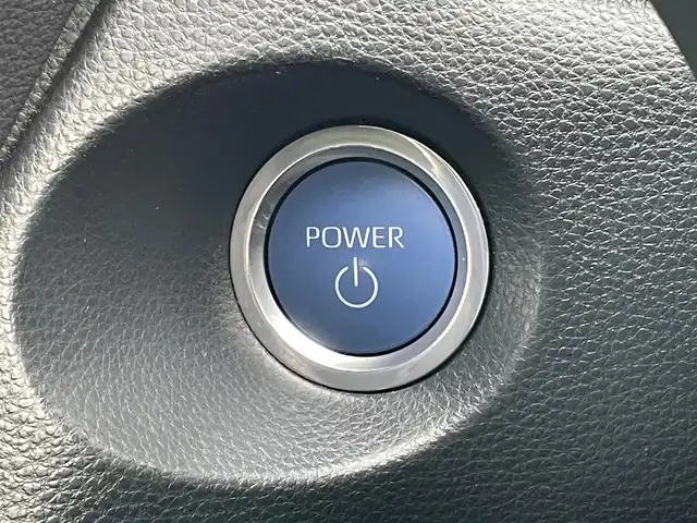 トヨタ カローラ クロス ハイブリッド Z 道央・札幌 2022(令4)年 0.9万km ダークブルーマイカM ４WD/純正ディスプレイオーディオ/AM/FM/USB/BT/トヨタセーフティセンス/プリクラッシュセーフティ/横滑り防止装置/レーダークルーズコントロール/レーンキープアシスト/クリアランスソナー/ブラインドスポットモニター/パーキングサポートブレーキ/リヤクロストラフィックアラート/ロードサインアシスト/パノラミックビューモニター/ビルトインETC/EVMODE/DRIVEMODE切替/パワーバックドア/D席パワーシート/前席シートヒーター/ハーフレザーシート/革巻きステアリング/ステアリングリモコン/電動パーキング/ブレーキホールド/自動防眩ミラー/プッシュスタート/スマートキー/LEDヘッドライト/オートライト/オートハイビーム/フォグランプ/電動格納ミラー/ヒーテッドドアミラー/ウィンカーミラー/フロアマット/レンタカー登録