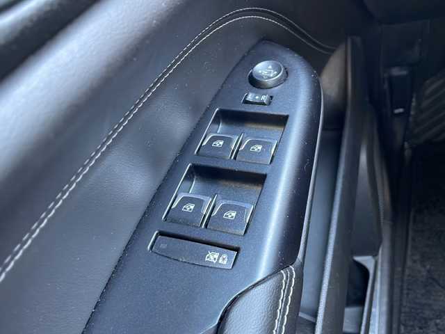 キャデラック ＳＲＸ クロスオーバー プレミアム 静岡県 2015(平27)年 10.2万km 黒 4WD/社外ナビ/・フルセグTV/・CD/ラジオ/Bluetooth/主要装備/・パワーバックドア/・Boseサウンドシステム/・ルーフレール/・コーナーセンサー/・バックカメラ、サイドカメラ/・レザーシート/・シートヒーター/・パワーシート/・プッシュスタート/・スマートキー/・パワーバックドア/・Boseサウンドシステム/・ルーフレール/・コーナーセンサー