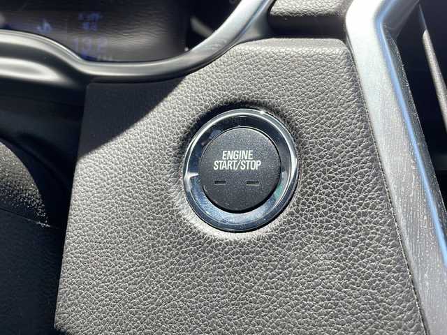 キャデラック ＳＲＸ クロスオーバー プレミアム 静岡県 2015(平27)年 10.2万km 黒 4WD/社外ナビ/・フルセグTV/・CD/ラジオ/Bluetooth/主要装備/・パワーバックドア/・Boseサウンドシステム/・ルーフレール/・コーナーセンサー/・バックカメラ、サイドカメラ/・レザーシート/・シートヒーター/・パワーシート/・プッシュスタート/・スマートキー/・パワーバックドア/・Boseサウンドシステム/・ルーフレール/・コーナーセンサー
