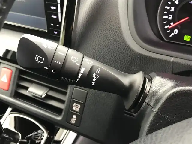 トヨタ ヴォクシー ZS 煌Ⅱ 愛知県 2019(令1)年 4万km ホワイトパールクリスタルシャイン 社外7インチナビ/バックカメラ/フルセグTV/フリップダウンモニター/トヨタセーフティセンス/衝突被害軽減システム/コーナーセンサー/クルーズコントロール/レーンキープアシスト/オートマチックハイビーム/オートライト/LEDヘッドライト/LEDフォグランプ/両側パワースライドドア/ドライブレコーダー/ETC/純正ＡＷ/純正フロアマット/プッシュスタート/スマートキー