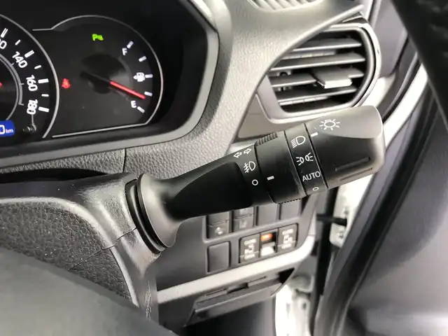 トヨタ ヴォクシー ZS 煌Ⅱ 愛知県 2019(令1)年 4万km ホワイトパールクリスタルシャイン 社外7インチナビ/バックカメラ/フルセグTV/フリップダウンモニター/トヨタセーフティセンス/衝突被害軽減システム/コーナーセンサー/クルーズコントロール/レーンキープアシスト/オートマチックハイビーム/オートライト/LEDヘッドライト/LEDフォグランプ/両側パワースライドドア/ドライブレコーダー/ETC/純正ＡＷ/純正フロアマット/プッシュスタート/スマートキー