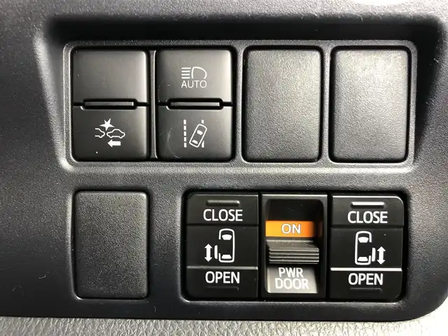 トヨタ ヴォクシー ZS 煌Ⅱ 愛知県 2019(令1)年 4万km ホワイトパールクリスタルシャイン 社外7インチナビ/バックカメラ/フルセグTV/フリップダウンモニター/トヨタセーフティセンス/衝突被害軽減システム/コーナーセンサー/クルーズコントロール/レーンキープアシスト/オートマチックハイビーム/オートライト/LEDヘッドライト/LEDフォグランプ/両側パワースライドドア/ドライブレコーダー/ETC/純正ＡＷ/純正フロアマット/プッシュスタート/スマートキー