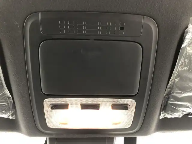 トヨタ ヴォクシー ZS 煌Ⅱ 愛知県 2019(令1)年 4万km ホワイトパールクリスタルシャイン 社外7インチナビ/バックカメラ/フルセグTV/フリップダウンモニター/トヨタセーフティセンス/衝突被害軽減システム/コーナーセンサー/クルーズコントロール/レーンキープアシスト/オートマチックハイビーム/オートライト/LEDヘッドライト/LEDフォグランプ/両側パワースライドドア/ドライブレコーダー/ETC/純正ＡＷ/純正フロアマット/プッシュスタート/スマートキー