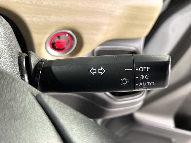 ホンダ フリード G ホンダセンシング 沖縄県 2019(平31)年 2.6万km ホワイトオーキッドパール 県外仕入れ/禁煙車/両側パワースライドドア/純正ディーラーナビ/【CD/DVD/フルセグTV/BT】/バックカメラ/ドライブレコーダー/ステアリングリモコン/ビルトインETC/ホンダセンシング/→衝突被害軽減ブレーキ/→先行者発進お知らせ機能/→レーンキープアシスト/→レーダークルーズコントロール/スマートキー/スペアキー