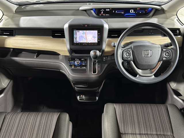 ホンダ フリード G ホンダセンシング 沖縄県 2019(平31)年 2.6万km ホワイトオーキッドパール 県外仕入れ/禁煙車/両側パワースライドドア/純正ディーラーナビ/【CD/DVD/フルセグTV/BT】/バックカメラ/ドライブレコーダー/ステアリングリモコン/ビルトインETC/ホンダセンシング/→衝突被害軽減ブレーキ/→先行者発進お知らせ機能/→レーンキープアシスト/→レーダークルーズコントロール/スマートキー/スペアキー