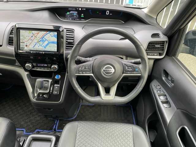 日産 セレナ e－パワー ハイウェイスター V 神奈川県 2020(令2)年 2.9万km ダークメタルグレー ワンオーナー/プロパイロット/・インテリジェントクルーズコントロール/社外メモリナビ【AVIC-RQ911】/・DTV/DVD/CD/BT/SD/全方位カメラ/クリアランスソナー/カブロンシート/インテリジェントルームミラー/ETC/後席用モニター/両側パワースライドドア/後席用サンシェード/インテリジェントエマージェンシーブレーキ/後側方車両検知警報/後側方衝突防止支援/車線逸脱警報/車線逸脱防止支援/純正15インチAW/オートライト/純正LEDヘッドライト/フォグランプ/プッシュEgスタート/ストップ/インテリジェントキー×2/ターンランプ付電動格納ドアミラー/純正フロアマット/取扱説明書/新車時保証書