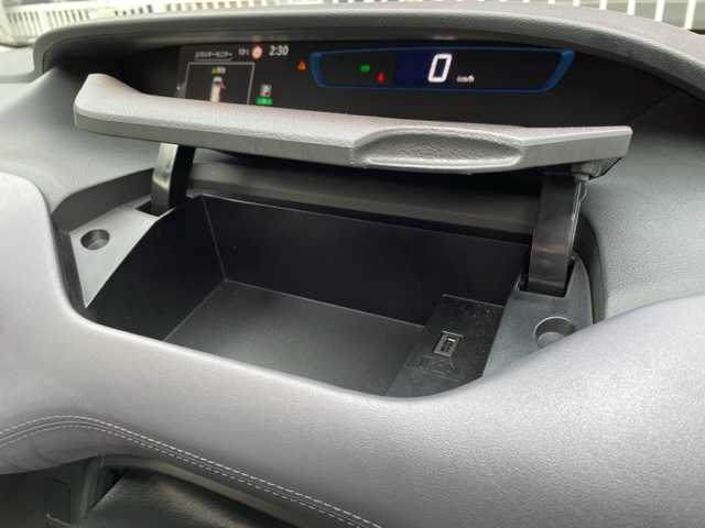 日産 セレナ e－パワー ハイウェイスター V 神奈川県 2020(令2)年 2.9万km ダークメタルグレー ワンオーナー/プロパイロット/・インテリジェントクルーズコントロール/社外メモリナビ【AVIC-RQ911】/・DTV/DVD/CD/BT/SD/全方位カメラ/クリアランスソナー/カブロンシート/インテリジェントルームミラー/ETC/後席用モニター/両側パワースライドドア/後席用サンシェード/インテリジェントエマージェンシーブレーキ/後側方車両検知警報/後側方衝突防止支援/車線逸脱警報/車線逸脱防止支援/純正15インチAW/オートライト/純正LEDヘッドライト/フォグランプ/プッシュEgスタート/ストップ/インテリジェントキー×2/ターンランプ付電動格納ドアミラー/純正フロアマット/取扱説明書/新車時保証書