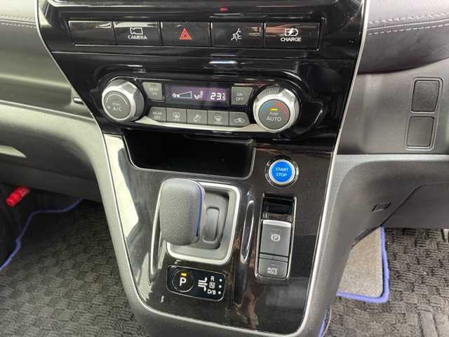 日産 セレナ e－パワー ハイウェイスター V 神奈川県 2020(令2)年 2.9万km ダークメタルグレー ワンオーナー/プロパイロット/・インテリジェントクルーズコントロール/社外メモリナビ【AVIC-RQ911】/・DTV/DVD/CD/BT/SD/全方位カメラ/クリアランスソナー/カブロンシート/インテリジェントルームミラー/ETC/後席用モニター/両側パワースライドドア/後席用サンシェード/インテリジェントエマージェンシーブレーキ/後側方車両検知警報/後側方衝突防止支援/車線逸脱警報/車線逸脱防止支援/純正15インチAW/オートライト/純正LEDヘッドライト/フォグランプ/プッシュEgスタート/ストップ/インテリジェントキー×2/ターンランプ付電動格納ドアミラー/純正フロアマット/取扱説明書/新車時保証書