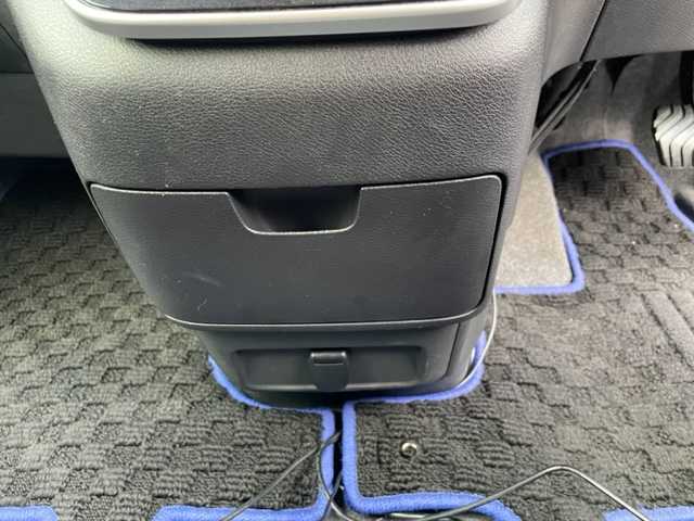 日産 セレナ e－パワー ハイウェイスター V 神奈川県 2020(令2)年 2.9万km ダークメタルグレー ワンオーナー/プロパイロット/・インテリジェントクルーズコントロール/社外メモリナビ【AVIC-RQ911】/・DTV/DVD/CD/BT/SD/全方位カメラ/クリアランスソナー/カブロンシート/インテリジェントルームミラー/ETC/後席用モニター/両側パワースライドドア/後席用サンシェード/インテリジェントエマージェンシーブレーキ/後側方車両検知警報/後側方衝突防止支援/車線逸脱警報/車線逸脱防止支援/純正15インチAW/オートライト/純正LEDヘッドライト/フォグランプ/プッシュEgスタート/ストップ/インテリジェントキー×2/ターンランプ付電動格納ドアミラー/純正フロアマット/取扱説明書/新車時保証書