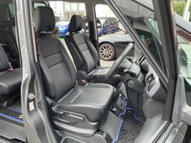 日産 セレナ e－パワー ハイウェイスター V 神奈川県 2020(令2)年 2.9万km ダークメタルグレー ワンオーナー/プロパイロット/・インテリジェントクルーズコントロール/社外メモリナビ【AVIC-RQ911】/・DTV/DVD/CD/BT/SD/全方位カメラ/クリアランスソナー/カブロンシート/インテリジェントルームミラー/ETC/後席用モニター/両側パワースライドドア/後席用サンシェード/インテリジェントエマージェンシーブレーキ/後側方車両検知警報/後側方衝突防止支援/車線逸脱警報/車線逸脱防止支援/純正15インチAW/オートライト/純正LEDヘッドライト/フォグランプ/プッシュEgスタート/ストップ/インテリジェントキー×2/ターンランプ付電動格納ドアミラー/純正フロアマット/取扱説明書/新車時保証書