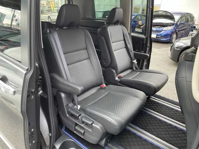 日産 セレナ e－パワー ハイウェイスター V 神奈川県 2020(令2)年 2.9万km ダークメタルグレー ワンオーナー/プロパイロット/・インテリジェントクルーズコントロール/社外メモリナビ【AVIC-RQ911】/・DTV/DVD/CD/BT/SD/全方位カメラ/クリアランスソナー/カブロンシート/インテリジェントルームミラー/ETC/後席用モニター/両側パワースライドドア/後席用サンシェード/インテリジェントエマージェンシーブレーキ/後側方車両検知警報/後側方衝突防止支援/車線逸脱警報/車線逸脱防止支援/純正15インチAW/オートライト/純正LEDヘッドライト/フォグランプ/プッシュEgスタート/ストップ/インテリジェントキー×2/ターンランプ付電動格納ドアミラー/純正フロアマット/取扱説明書/新車時保証書