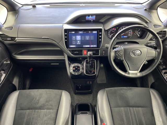 トヨタ エスクァイア Gi プレミアムパッケージ ブラックテーラード 岐阜県 2020(令2)年 4.5万km スパークリングブラックパールクリスタルシャイン 純正10インチSDナビゲーション【NSZT-Z68T】/CD DVD/フルセグテレビ/SD/Bluetooth/革巻きステアリング/ステアリングリモコン/ステアリングヒーター/両側パワースライドドア/LEDヘッドライト/オートライト/オートハイビーム/純正ビルトインETC2.0/ハーフレザーシート/シートヒーター(D/N席)/衝突被害軽減機能/車線逸脱警報機能/横滑り防止装置/先行車発信お知らせ機能/クリアランスソナー/パーキングサポートブレーキ