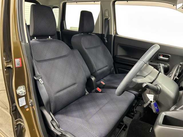 スズキ ワゴンＲ HYBRID FZ 三重県 2017(平29)年 2.6万km ブレイブカーキP /禁煙車//純正ナビ/ＣＤ／ＤＶＤ／フルセグTV/Ｂｌｕｅｔｏｏｔｈ／ＡｐｐｌｅＣａｒＰｌａｙ／ＡｎｄｒｏｉｄＡｕｔｏ//全方位モニター//衝突軽減ブレーキ//セーフティパッケージ装着車//ヘッドアップディスプレイ//革巻きステアリング//ステアリングスイッチ//ステアリングチルド機構//ウィンカー・電動格納式ミラー//プッシュスタート//スペアキー//オートライト//サイドバイザー//リアワイパー//純正14インチアルミ//純正フロアマット