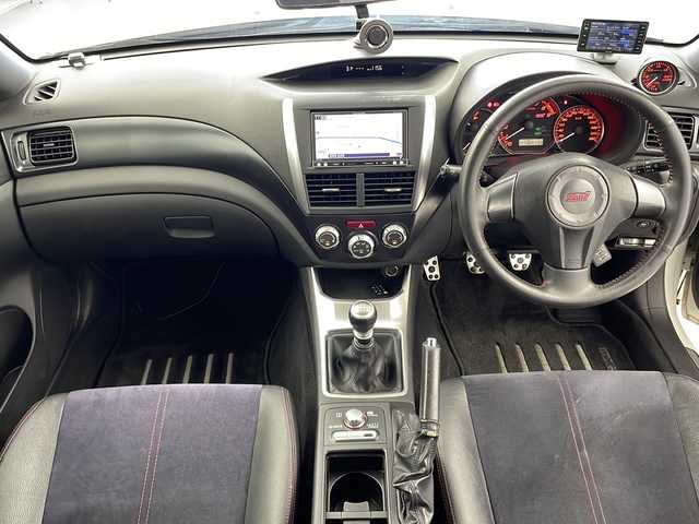 スバル インプレッサ ＷＲＸ STi 岐阜県 2010(平22)年 15.8万km サテンホワイトパール 6速MT/4WD/ターボ/ドライブレコーダー/レーダー探知機（ZERO 802V）/純正ブーストメーター/純正17インチアルミホイール/純正フロアマット/ABS/横滑り防止装置/ビークルダイナミクスコントロール/エアバック（運転席＋助手席＋サイド）/スノーキャリア見込み（ＴＨＵＬＥＴ　Ｈ７３９　）/エアロ（フロント＋リヤ）/フロントフォグランプ/電格ミラー/ハーフレザーシート/プッシュスタート/スマートキー/ETC