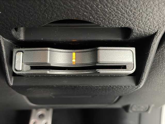 スバル インプレッサ ＷＲＸ STi 岐阜県 2010(平22)年 15.8万km サテンホワイトパール 6速MT/4WD/ターボ/ドライブレコーダー/レーダー探知機（ZERO 802V）/純正ブーストメーター/純正17インチアルミホイール/純正フロアマット/ABS/横滑り防止装置/ビークルダイナミクスコントロール/エアバック（運転席＋助手席＋サイド）/スノーキャリア見込み（ＴＨＵＬＥＴ　Ｈ７３９　）/エアロ（フロント＋リヤ）/フロントフォグランプ/電格ミラー/ハーフレザーシート/プッシュスタート/スマートキー/ETC