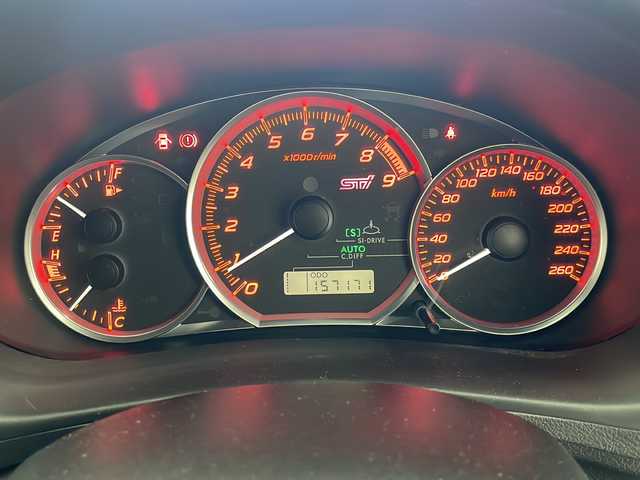 スバル インプレッサ ＷＲＸ STi 岐阜県 2010(平22)年 15.8万km サテンホワイトパール 6速MT/4WD/ターボ/ドライブレコーダー/レーダー探知機（ZERO 802V）/純正ブーストメーター/純正17インチアルミホイール/純正フロアマット/ABS/横滑り防止装置/ビークルダイナミクスコントロール/エアバック（運転席＋助手席＋サイド）/スノーキャリア見込み（ＴＨＵＬＥＴ　Ｈ７３９　）/エアロ（フロント＋リヤ）/フロントフォグランプ/電格ミラー/ハーフレザーシート/プッシュスタート/スマートキー/ETC