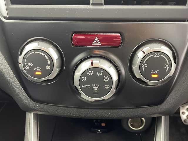 スバル インプレッサ ＷＲＸ STi 岐阜県 2010(平22)年 15.8万km サテンホワイトパール 6速MT/4WD/ターボ/ドライブレコーダー/レーダー探知機（ZERO 802V）/純正ブーストメーター/純正17インチアルミホイール/純正フロアマット/ABS/横滑り防止装置/ビークルダイナミクスコントロール/エアバック（運転席＋助手席＋サイド）/スノーキャリア見込み（ＴＨＵＬＥＴ　Ｈ７３９　）/エアロ（フロント＋リヤ）/フロントフォグランプ/電格ミラー/ハーフレザーシート/プッシュスタート/スマートキー/ETC