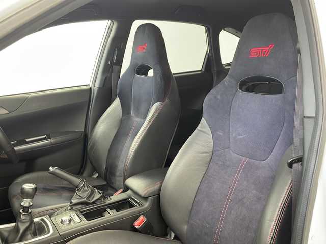 スバル インプレッサ ＷＲＸ STi 岐阜県 2010(平22)年 15.8万km サテンホワイトパール 6速MT/4WD/ターボ/ドライブレコーダー/レーダー探知機（ZERO 802V）/純正ブーストメーター/純正17インチアルミホイール/純正フロアマット/ABS/横滑り防止装置/ビークルダイナミクスコントロール/エアバック（運転席＋助手席＋サイド）/スノーキャリア見込み（ＴＨＵＬＥＴ　Ｈ７３９　）/エアロ（フロント＋リヤ）/フロントフォグランプ/電格ミラー/ハーフレザーシート/プッシュスタート/スマートキー/ETC