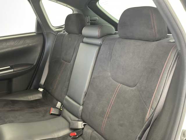 スバル インプレッサ ＷＲＸ STi 岐阜県 2010(平22)年 15.8万km サテンホワイトパール 6速MT/4WD/ターボ/ドライブレコーダー/レーダー探知機（ZERO 802V）/純正ブーストメーター/純正17インチアルミホイール/純正フロアマット/ABS/横滑り防止装置/ビークルダイナミクスコントロール/エアバック（運転席＋助手席＋サイド）/スノーキャリア見込み（ＴＨＵＬＥＴ　Ｈ７３９　）/エアロ（フロント＋リヤ）/フロントフォグランプ/電格ミラー/ハーフレザーシート/プッシュスタート/スマートキー/ETC