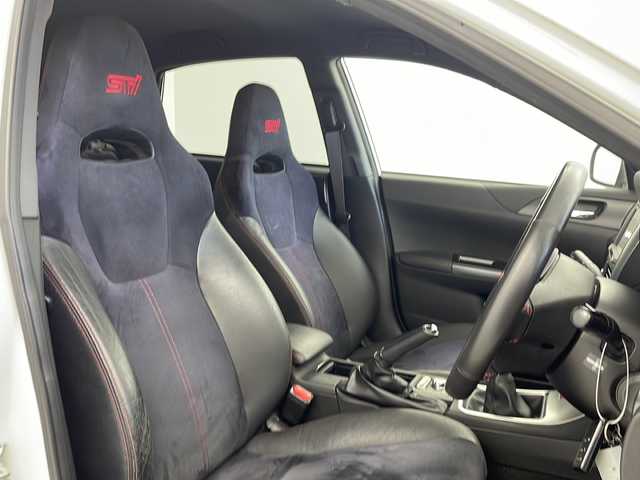 スバル インプレッサ ＷＲＸ STi 岐阜県 2010(平22)年 15.8万km サテンホワイトパール 6速MT/4WD/ターボ/ドライブレコーダー/レーダー探知機（ZERO 802V）/純正ブーストメーター/純正17インチアルミホイール/純正フロアマット/ABS/横滑り防止装置/ビークルダイナミクスコントロール/エアバック（運転席＋助手席＋サイド）/スノーキャリア見込み（ＴＨＵＬＥＴ　Ｈ７３９　）/エアロ（フロント＋リヤ）/フロントフォグランプ/電格ミラー/ハーフレザーシート/プッシュスタート/スマートキー/ETC
