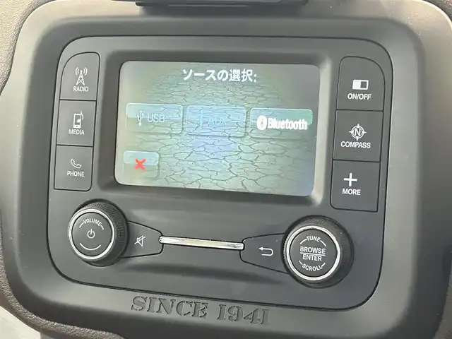 クライスラー・ジープ ジープ レネゲード リミテッド 福岡県 2016(平28)年 4.7万km 白 白／オレンジ革　/ＢＳＭ　/ナビ　/ＴＶ　/クルコン　/Ｂカメラ　/Ｂｌｕｅｔｏｏｔｈ　/前席パワーシート　/シートヒーター　/ヒーテッドステアリングホイール　/オートライト　/純正１７インチＡＷ