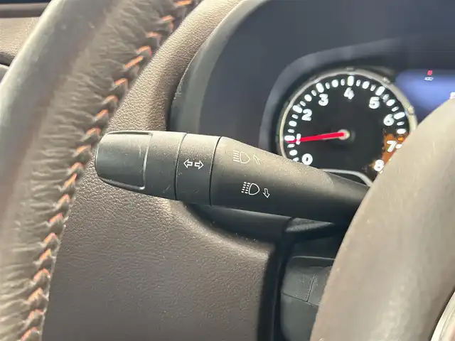 クライスラー・ジープ ジープ レネゲード リミテッド 福岡県 2016(平28)年 4.7万km 白 白／オレンジ革　/ＢＳＭ　/ナビ　/ＴＶ　/クルコン　/Ｂカメラ　/Ｂｌｕｅｔｏｏｔｈ　/前席パワーシート　/シートヒーター　/ヒーテッドステアリングホイール　/オートライト　/純正１７インチＡＷ