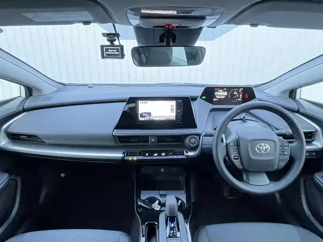 トヨタ プリウス X 滋賀県 2024(令6)年 0.2万km スーパーホワイトⅡ 社外SDナビ/(BT/AM/FM)/バックカメラ/ビルトインETC/AC１００V充電/衝突軽減ブレーキ/パーキングサポートブレーキ/盗難防止装置/ブラインドスポットモニター/クリアランスソナー/追従クルーズコントロール/レーンキープアシスト/LEDヘッドライト/オートマチックハイビーム/ドライブレコーダー/スペアキー