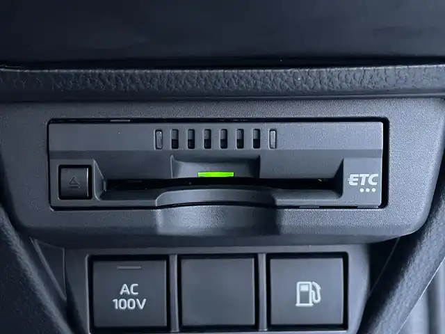 トヨタ プリウス X 滋賀県 2024(令6)年 0.2万km スーパーホワイトⅡ 社外SDナビ/(BT/AM/FM)/バックカメラ/ビルトインETC/AC１００V充電/衝突軽減ブレーキ/パーキングサポートブレーキ/盗難防止装置/ブラインドスポットモニター/クリアランスソナー/追従クルーズコントロール/レーンキープアシスト/LEDヘッドライト/オートマチックハイビーム/ドライブレコーダー/スペアキー