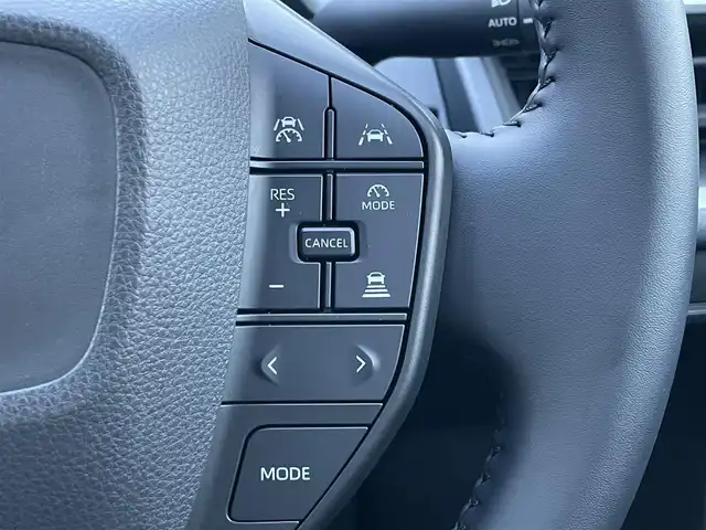 トヨタ プリウス X 滋賀県 2024(令6)年 0.2万km スーパーホワイトⅡ 社外SDナビ/(BT/AM/FM)/バックカメラ/ビルトインETC/AC１００V充電/衝突軽減ブレーキ/パーキングサポートブレーキ/盗難防止装置/ブラインドスポットモニター/クリアランスソナー/追従クルーズコントロール/レーンキープアシスト/LEDヘッドライト/オートマチックハイビーム/ドライブレコーダー/スペアキー