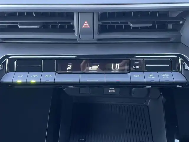 トヨタ プリウス X 滋賀県 2024(令6)年 0.2万km スーパーホワイトⅡ 社外SDナビ/(BT/AM/FM)/バックカメラ/ビルトインETC/AC１００V充電/衝突軽減ブレーキ/パーキングサポートブレーキ/盗難防止装置/ブラインドスポットモニター/クリアランスソナー/追従クルーズコントロール/レーンキープアシスト/LEDヘッドライト/オートマチックハイビーム/ドライブレコーダー/スペアキー