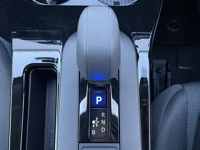 トヨタ プリウス X 滋賀県 2024(令6)年 0.2万km スーパーホワイトⅡ 社外SDナビ/(BT/AM/FM)/バックカメラ/ビルトインETC/AC１００V充電/衝突軽減ブレーキ/パーキングサポートブレーキ/盗難防止装置/ブラインドスポットモニター/クリアランスソナー/追従クルーズコントロール/レーンキープアシスト/LEDヘッドライト/オートマチックハイビーム/ドライブレコーダー/スペアキー