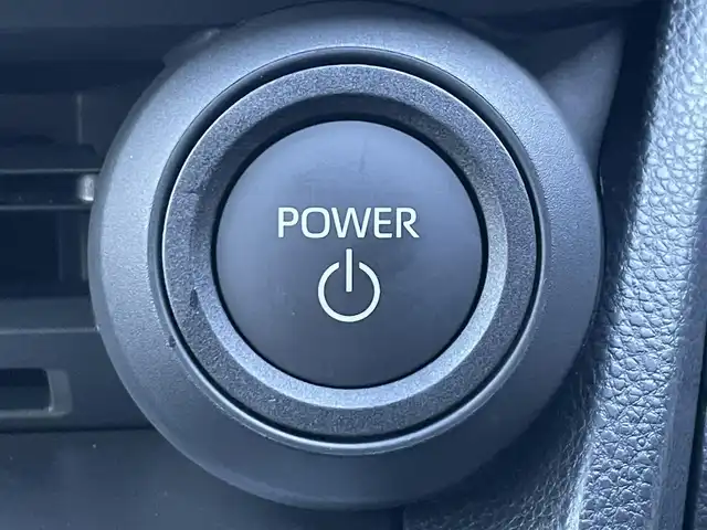 トヨタ プリウス X 滋賀県 2024(令6)年 0.2万km スーパーホワイトⅡ 社外SDナビ/(BT/AM/FM)/バックカメラ/ビルトインETC/AC１００V充電/衝突軽減ブレーキ/パーキングサポートブレーキ/盗難防止装置/ブラインドスポットモニター/クリアランスソナー/追従クルーズコントロール/レーンキープアシスト/LEDヘッドライト/オートマチックハイビーム/ドライブレコーダー/スペアキー