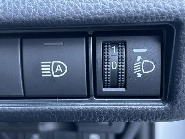 トヨタ プリウス X 滋賀県 2024(令6)年 0.2万km スーパーホワイトⅡ 社外SDナビ/(BT/AM/FM)/バックカメラ/ビルトインETC/AC１００V充電/衝突軽減ブレーキ/パーキングサポートブレーキ/盗難防止装置/ブラインドスポットモニター/クリアランスソナー/追従クルーズコントロール/レーンキープアシスト/LEDヘッドライト/オートマチックハイビーム/ドライブレコーダー/スペアキー