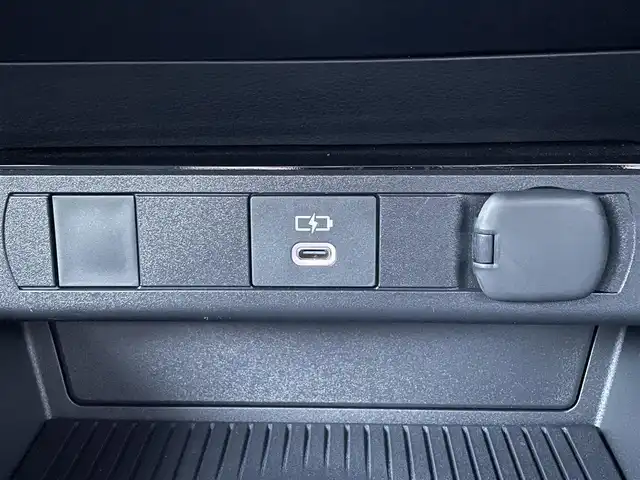 トヨタ プリウス X 滋賀県 2024(令6)年 0.2万km スーパーホワイトⅡ 社外SDナビ/(BT/AM/FM)/バックカメラ/ビルトインETC/AC１００V充電/衝突軽減ブレーキ/パーキングサポートブレーキ/盗難防止装置/ブラインドスポットモニター/クリアランスソナー/追従クルーズコントロール/レーンキープアシスト/LEDヘッドライト/オートマチックハイビーム/ドライブレコーダー/スペアキー