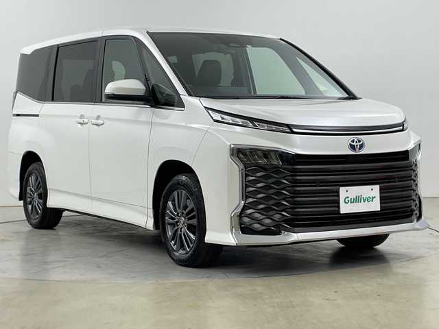 トヨタ ヴォクシー ハイブリッド S－Z 道央・札幌 2022(令4)年 5.2万km ホワイトパールクリスタルシャイン ・4WD/ハイブリッド/寒冷地仕様/・Toyota Safety Sense /・レーダークルーズコントロール/・プリクラッシュセーフティ/・純正ディスプレイ/・ナビ/フルセグTV/CD/DVD/BT//・ AppleCarPlry/AndroidAuto/・バックカメラ/・オートハイビーム/LEDヘッドライト/・ハーフレザーシート/・運転席/助手席シートヒーター/・EVモード/・AC100V/・冬タイヤアルミ付き積込/・ビルドインETC2.0