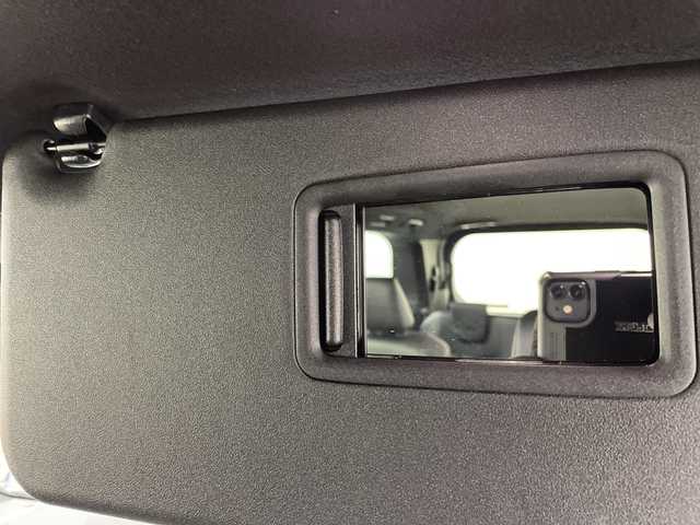 トヨタ ヴォクシー ハイブリッド S－Z 道央・札幌 2022(令4)年 5.2万km ホワイトパールクリスタルシャイン ・4WD/ハイブリッド/寒冷地仕様/・Toyota Safety Sense /・レーダークルーズコントロール/・プリクラッシュセーフティ/・純正ディスプレイ/・ナビ/フルセグTV/CD/DVD/BT//・ AppleCarPlry/AndroidAuto/・バックカメラ/・オートハイビーム/LEDヘッドライト/・ハーフレザーシート/・運転席/助手席シートヒーター/・EVモード/・AC100V/・冬タイヤアルミ付き積込/・ビルドインETC2.0