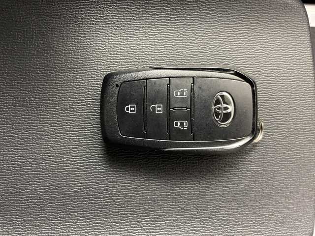 トヨタ ヴォクシー ハイブリッド S－Z 道央・札幌 2022(令4)年 5.2万km ホワイトパールクリスタルシャイン ・4WD/ハイブリッド/寒冷地仕様/・Toyota Safety Sense /・レーダークルーズコントロール/・プリクラッシュセーフティ/・純正ディスプレイ/・ナビ/フルセグTV/CD/DVD/BT//・ AppleCarPlry/AndroidAuto/・バックカメラ/・オートハイビーム/LEDヘッドライト/・ハーフレザーシート/・運転席/助手席シートヒーター/・EVモード/・AC100V/・冬タイヤアルミ付き積込/・ビルドインETC2.0