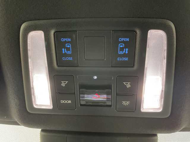 トヨタ ヴォクシー ハイブリッド S－Z 道央・札幌 2022(令4)年 5.2万km ホワイトパールクリスタルシャイン ・4WD/ハイブリッド/寒冷地仕様/・Toyota Safety Sense /・レーダークルーズコントロール/・プリクラッシュセーフティ/・純正ディスプレイ/・ナビ/フルセグTV/CD/DVD/BT//・ AppleCarPlry/AndroidAuto/・バックカメラ/・オートハイビーム/LEDヘッドライト/・ハーフレザーシート/・運転席/助手席シートヒーター/・EVモード/・AC100V/・冬タイヤアルミ付き積込/・ビルドインETC2.0