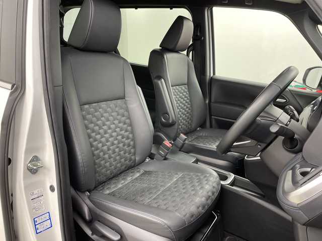 トヨタ ヴォクシー ハイブリッド S－Z 道央・札幌 2022(令4)年 5.2万km ホワイトパールクリスタルシャイン ・4WD/ハイブリッド/寒冷地仕様/・Toyota Safety Sense /・レーダークルーズコントロール/・プリクラッシュセーフティ/・純正ディスプレイ/・ナビ/フルセグTV/CD/DVD/BT//・ AppleCarPlry/AndroidAuto/・バックカメラ/・オートハイビーム/LEDヘッドライト/・ハーフレザーシート/・運転席/助手席シートヒーター/・EVモード/・AC100V/・冬タイヤアルミ付き積込/・ビルドインETC2.0