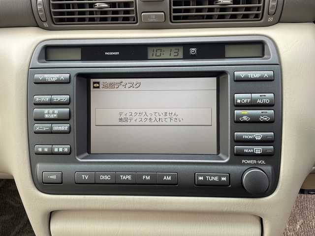 トヨタ クラウン ロイヤル ロイヤルサルーン プレミアム 香川県 2002(平14)年 9.9万km ホワイトパールクリスタルシャイン/シルバーマイカM 純正HDDナビ（CD，DVD）/パワーシート/オートライト/HIDヘッドライト/ミラーヒーター/トランクリッドオープナー/ETC