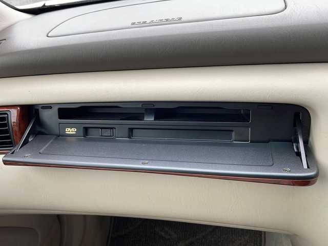 トヨタ クラウン ロイヤル ロイヤルサルーン プレミアム 香川県 2002(平14)年 9.9万km ホワイトパールクリスタルシャイン/シルバーマイカM 純正HDDナビ（CD，DVD）/パワーシート/オートライト/HIDヘッドライト/ミラーヒーター/トランクリッドオープナー/ETC