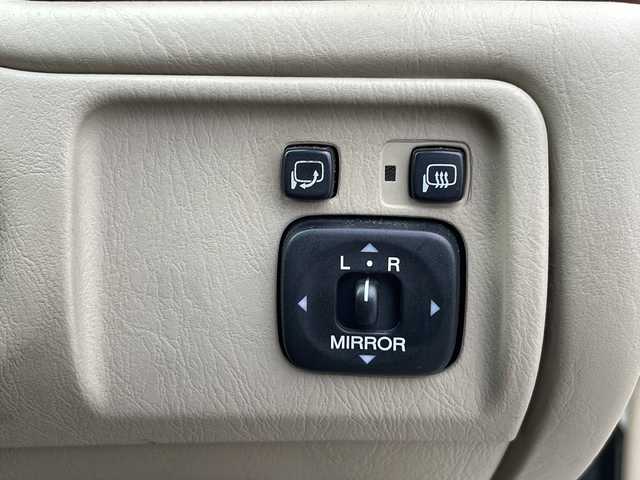 トヨタ クラウン ロイヤル ロイヤルサルーン プレミアム 香川県 2002(平14)年 9.9万km ホワイトパールクリスタルシャイン/シルバーマイカM 純正HDDナビ（CD，DVD）/パワーシート/オートライト/HIDヘッドライト/ミラーヒーター/トランクリッドオープナー/ETC