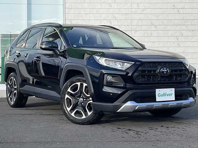 トヨタ ＲＡＶ４ アドベンチャー 岩手県 2021(令3)年 3.4万km アティチュードブラックマイカ 純正ディスプレイオーディオ(ラジオ/BT/USB/Miracast)/バックカメラ/プリクラッシュセーフティ/レーントレーシングアシスト/レーダークルーズコントロール/オートマチックハイビーム/ブラインドスポットモニター/リアクロストラフィックアラート/コーナーセンサー/前席シートヒーター/ベンチレーション/D席パワーシート/ステアリングヒーター/横滑り防止機能/レザーシート(合皮)/LEDヘッドライト/フォグランプ/ビルトインETC/スマートキー/ステアリングスイッチ/純正19inアルミホイール/純正フロアマット/電動格納ミラー/ウィンカーミラー/取説＆保証書