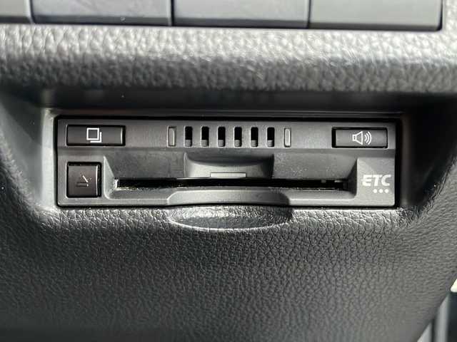 トヨタ ＲＡＶ４ アドベンチャー 岩手県 2021(令3)年 3.4万km アティチュードブラックマイカ 純正ディスプレイオーディオ(ラジオ/BT/USB/Miracast)/バックカメラ/プリクラッシュセーフティ/レーントレーシングアシスト/レーダークルーズコントロール/オートマチックハイビーム/ブラインドスポットモニター/リアクロストラフィックアラート/コーナーセンサー/前席シートヒーター/ベンチレーション/D席パワーシート/ステアリングヒーター/横滑り防止機能/レザーシート(合皮)/LEDヘッドライト/フォグランプ/ビルトインETC/スマートキー/ステアリングスイッチ/純正19inアルミホイール/純正フロアマット/電動格納ミラー/ウィンカーミラー/取説＆保証書