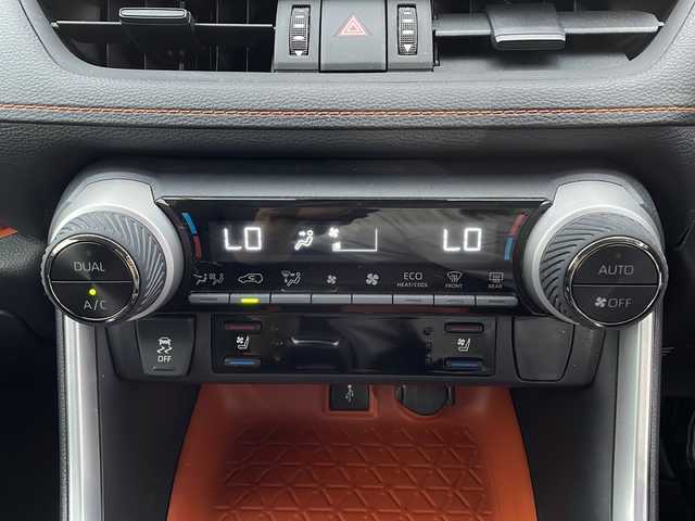 トヨタ ＲＡＶ４ アドベンチャー 岩手県 2021(令3)年 3.4万km アティチュードブラックマイカ 純正ディスプレイオーディオ(ラジオ/BT/USB/Miracast)/バックカメラ/プリクラッシュセーフティ/レーントレーシングアシスト/レーダークルーズコントロール/オートマチックハイビーム/ブラインドスポットモニター/リアクロストラフィックアラート/コーナーセンサー/前席シートヒーター/ベンチレーション/D席パワーシート/ステアリングヒーター/横滑り防止機能/レザーシート(合皮)/LEDヘッドライト/フォグランプ/ビルトインETC/スマートキー/ステアリングスイッチ/純正19inアルミホイール/純正フロアマット/電動格納ミラー/ウィンカーミラー/取説＆保証書